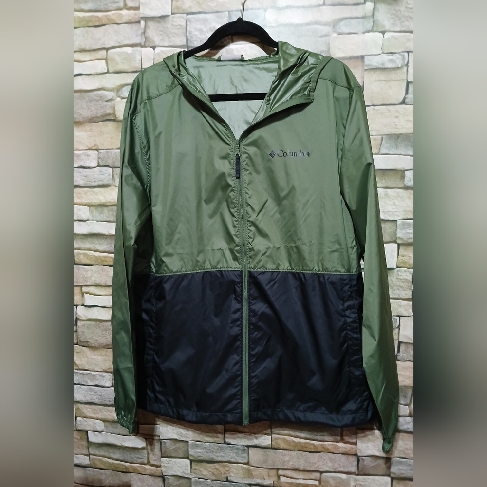 Mens Medium Columbia Green and Black Omni Shield Windbreaker Jacket